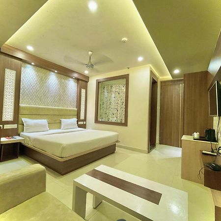 Hotel Kuber Palace ! Puri Near-Sea-Beach-And-Temple Fully-Air-Conditioned-Hotel With-Lift-And-Parking-Facility Buitenkant foto