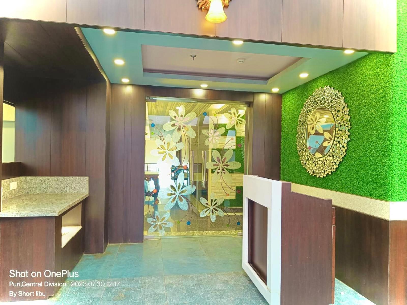 Hotel Kuber Palace ! Puri Near-Sea-Beach-And-Temple Fully-Air-Conditioned-Hotel With-Lift-And-Parking-Facility Buitenkant foto