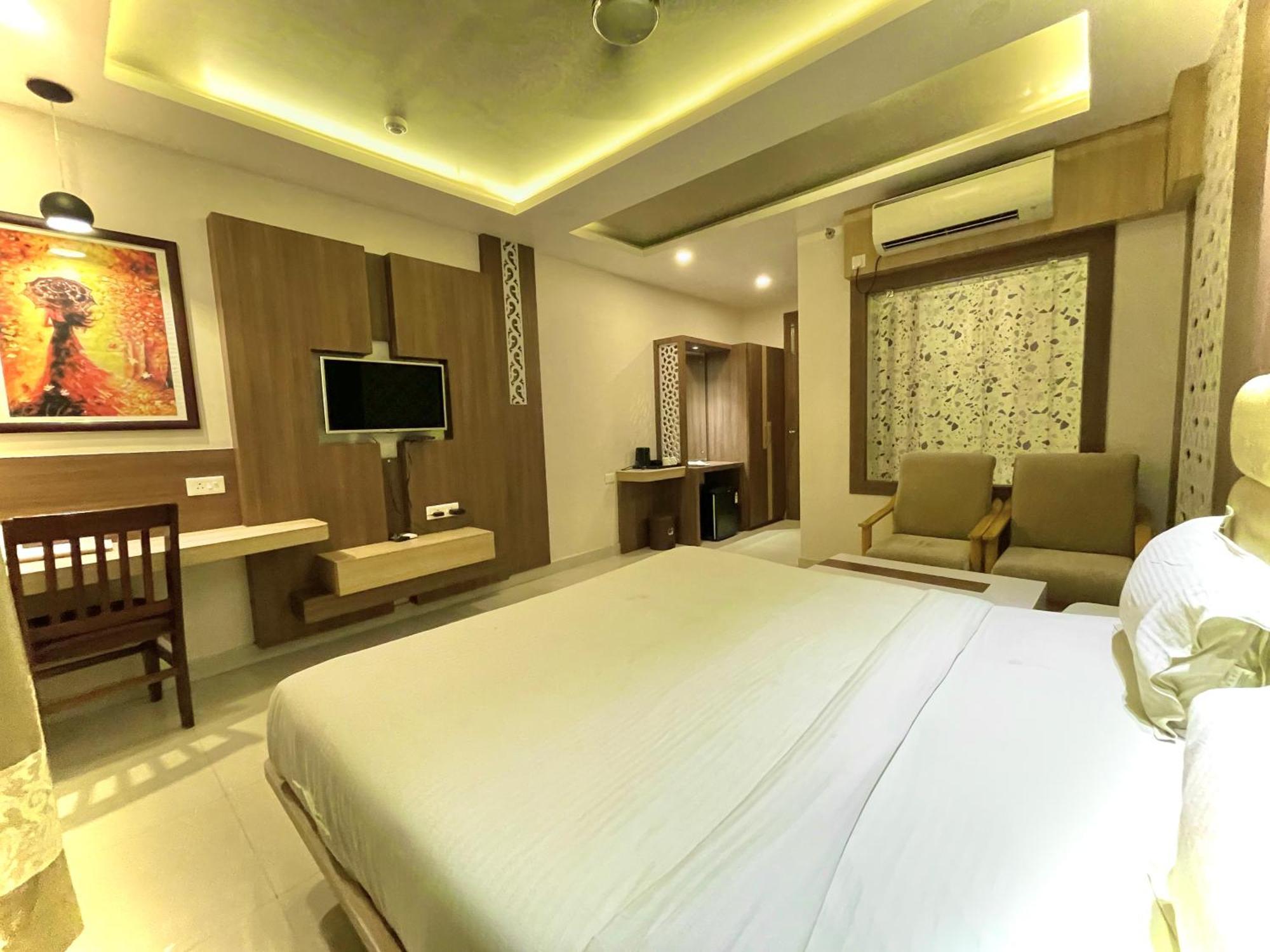 Hotel Kuber Palace ! Puri Near-Sea-Beach-And-Temple Fully-Air-Conditioned-Hotel With-Lift-And-Parking-Facility Buitenkant foto