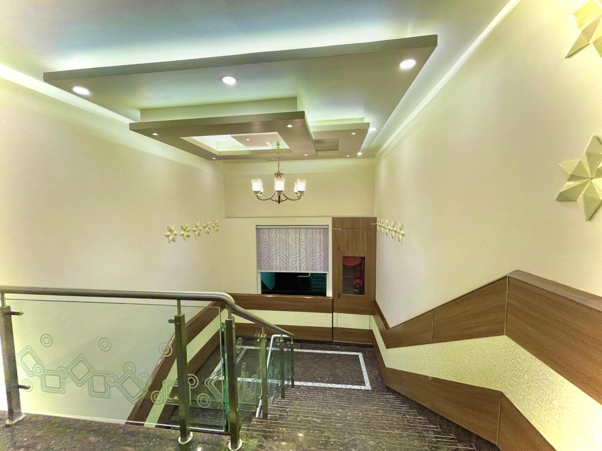 Hotel Kuber Palace ! Puri Near-Sea-Beach-And-Temple Fully-Air-Conditioned-Hotel With-Lift-And-Parking-Facility Buitenkant foto