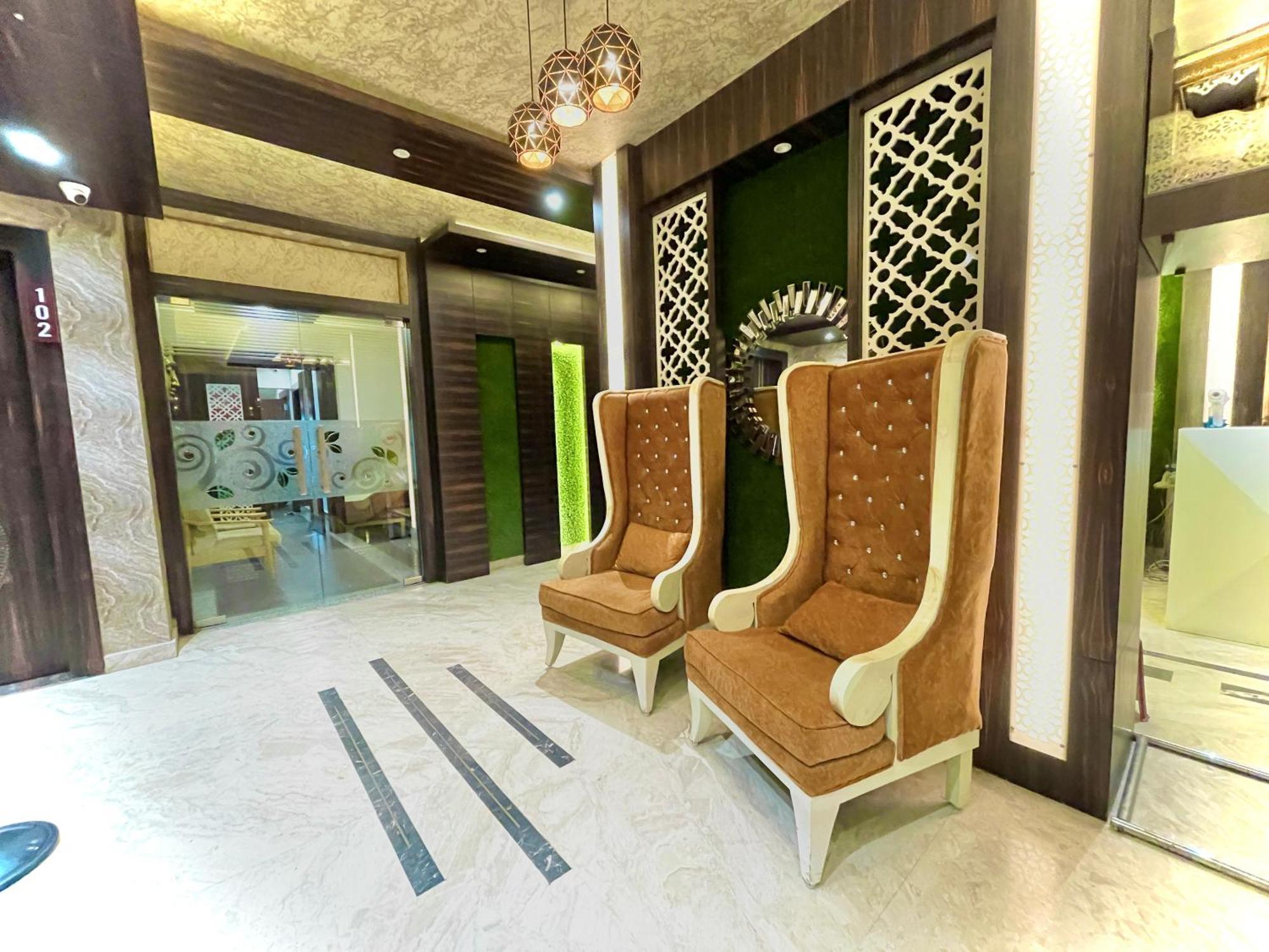 Hotel Kuber Palace ! Puri Near-Sea-Beach-And-Temple Fully-Air-Conditioned-Hotel With-Lift-And-Parking-Facility Buitenkant foto