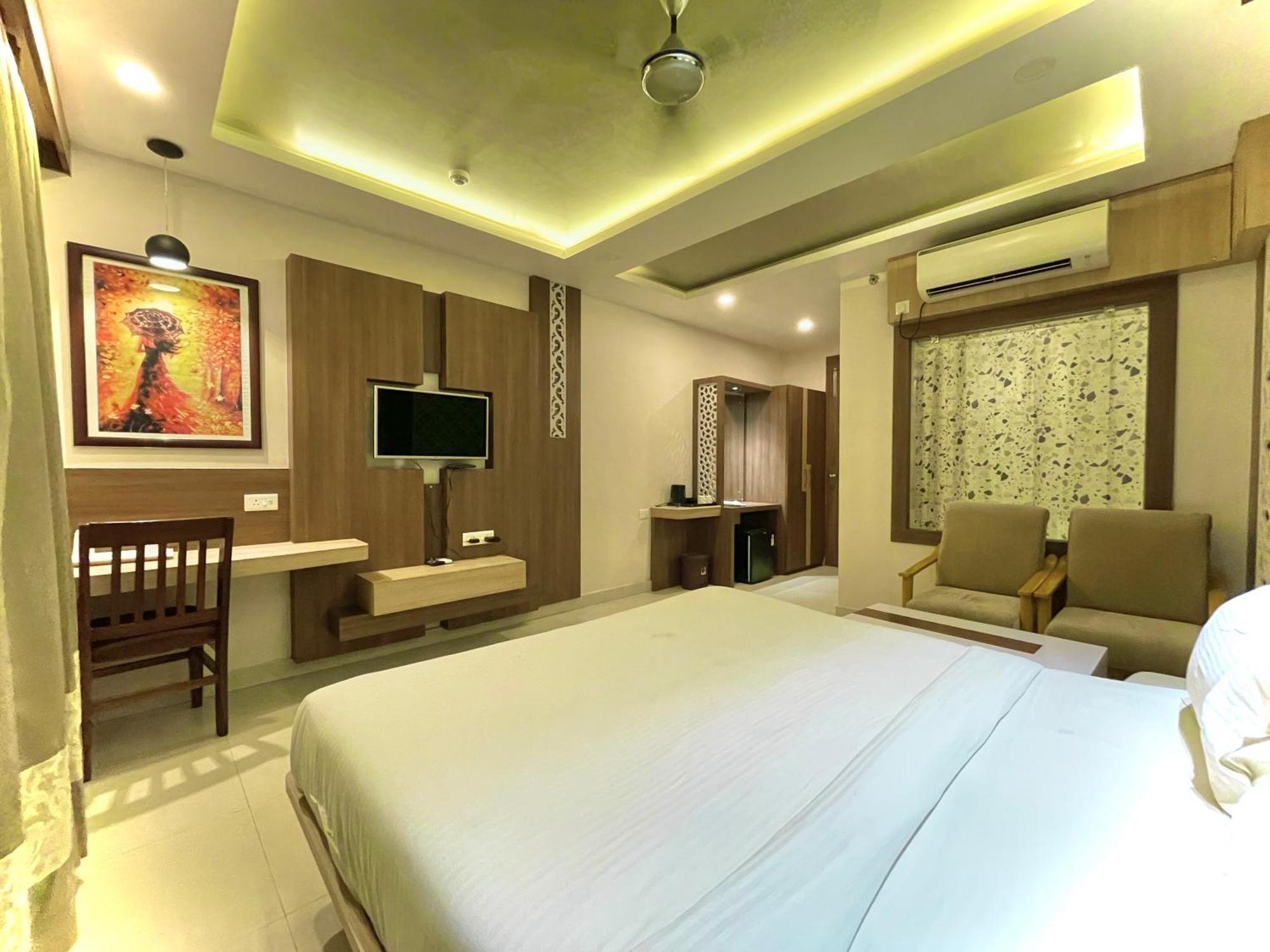 Hotel Kuber Palace ! Puri Near-Sea-Beach-And-Temple Fully-Air-Conditioned-Hotel With-Lift-And-Parking-Facility Buitenkant foto