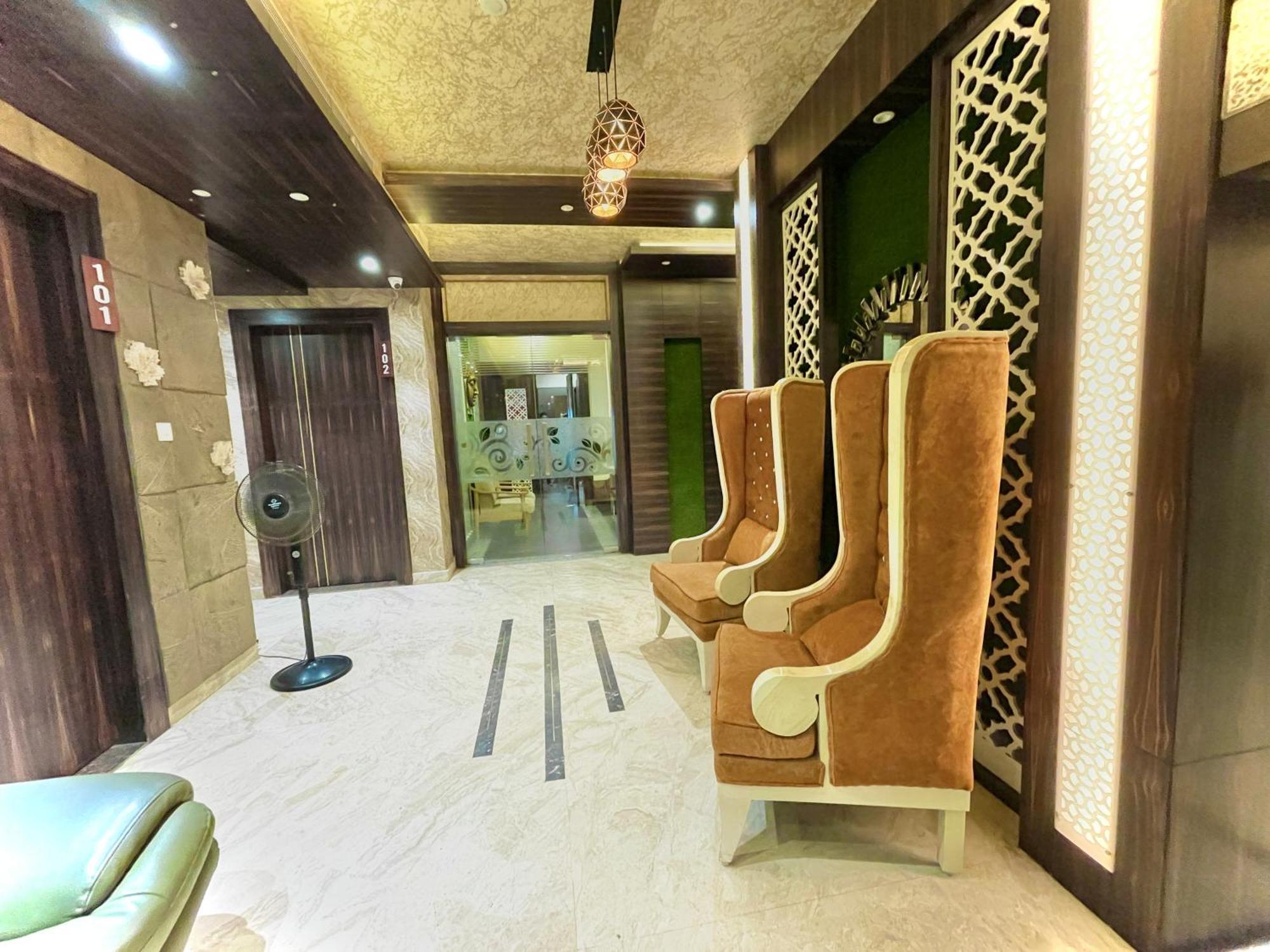 Hotel Kuber Palace ! Puri Near-Sea-Beach-And-Temple Fully-Air-Conditioned-Hotel With-Lift-And-Parking-Facility Buitenkant foto