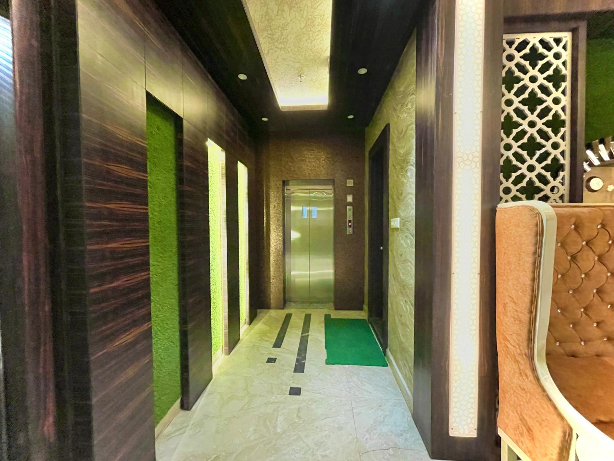 Hotel Kuber Palace ! Puri Near-Sea-Beach-And-Temple Fully-Air-Conditioned-Hotel With-Lift-And-Parking-Facility Buitenkant foto