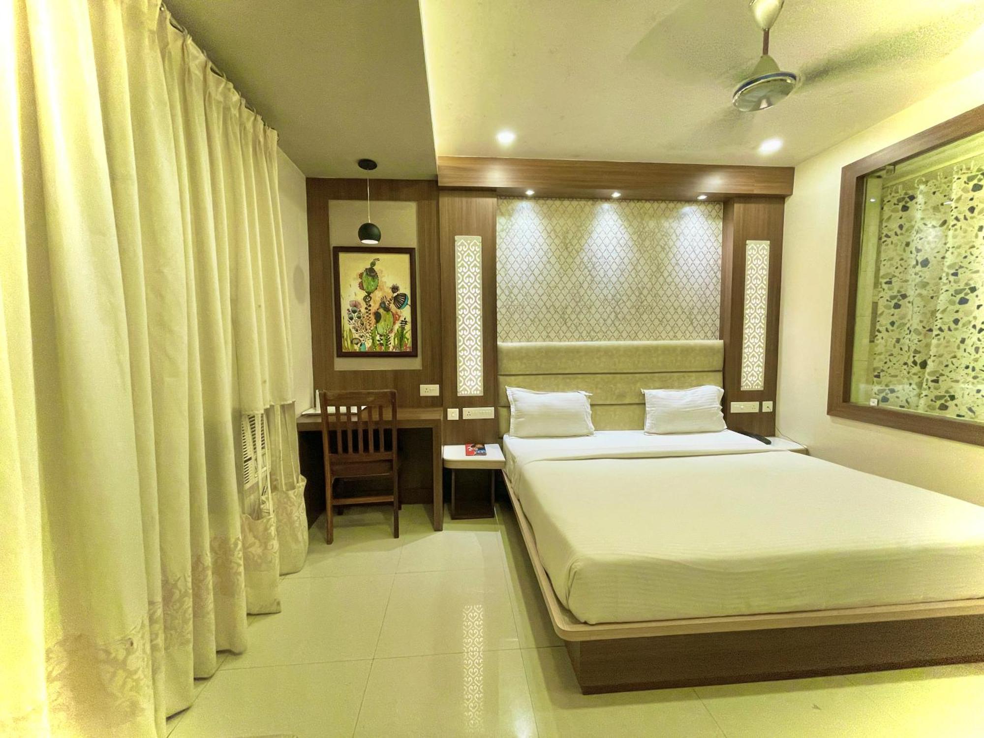 Hotel Kuber Palace ! Puri Near-Sea-Beach-And-Temple Fully-Air-Conditioned-Hotel With-Lift-And-Parking-Facility Buitenkant foto