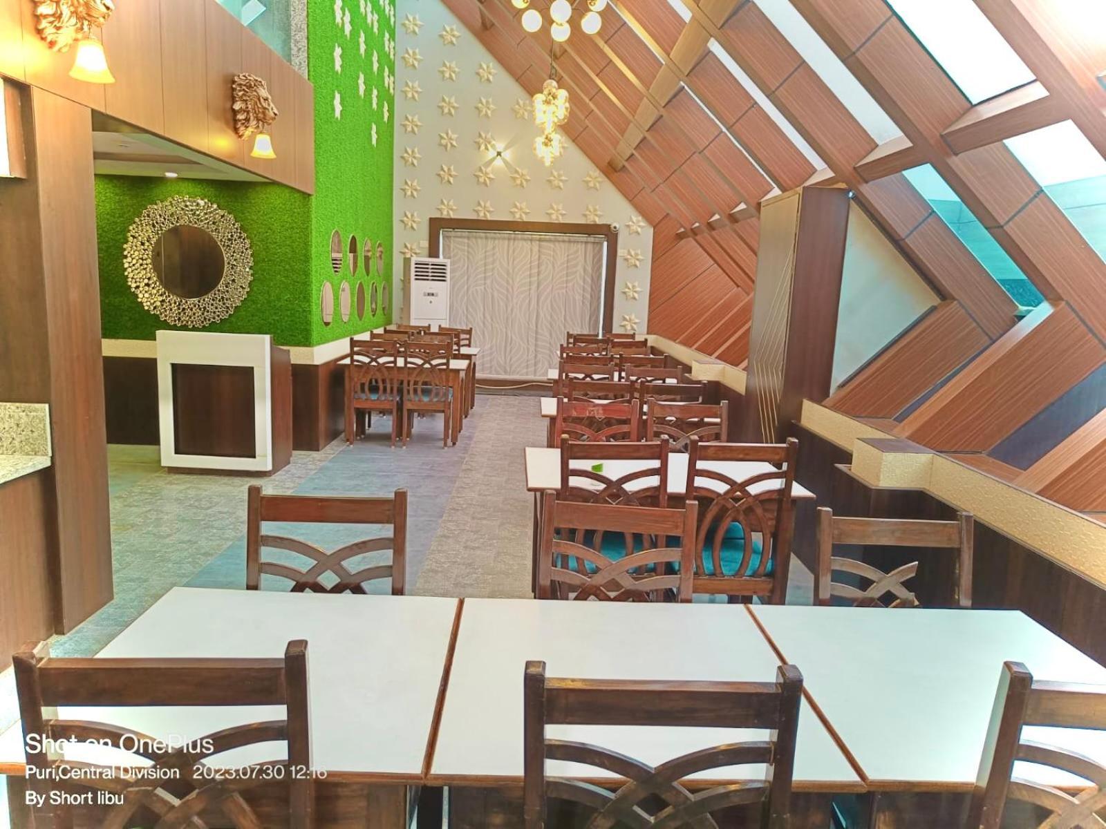 Hotel Kuber Palace ! Puri Near-Sea-Beach-And-Temple Fully-Air-Conditioned-Hotel With-Lift-And-Parking-Facility Buitenkant foto