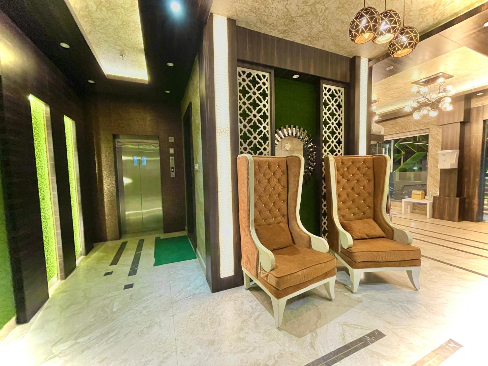 Hotel Kuber Palace ! Puri Near-Sea-Beach-And-Temple Fully-Air-Conditioned-Hotel With-Lift-And-Parking-Facility Buitenkant foto
