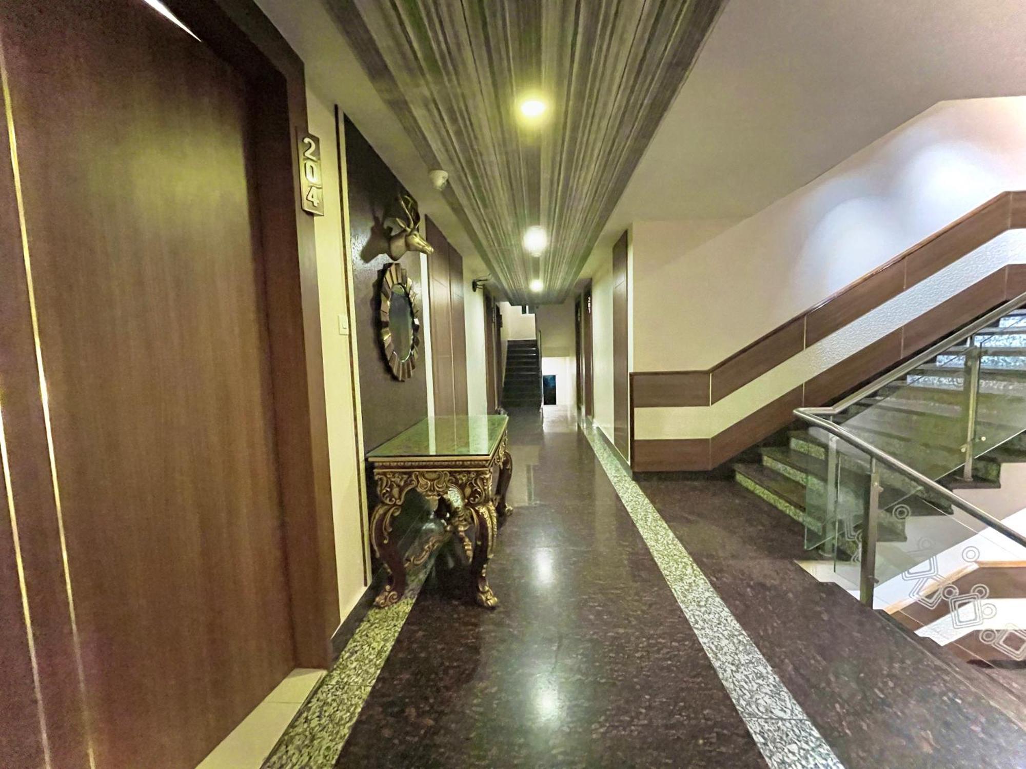 Hotel Kuber Palace ! Puri Near-Sea-Beach-And-Temple Fully-Air-Conditioned-Hotel With-Lift-And-Parking-Facility Buitenkant foto