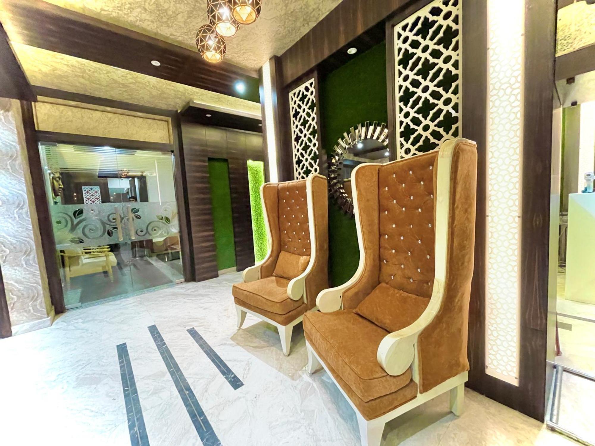 Hotel Kuber Palace ! Puri Near-Sea-Beach-And-Temple Fully-Air-Conditioned-Hotel With-Lift-And-Parking-Facility Buitenkant foto