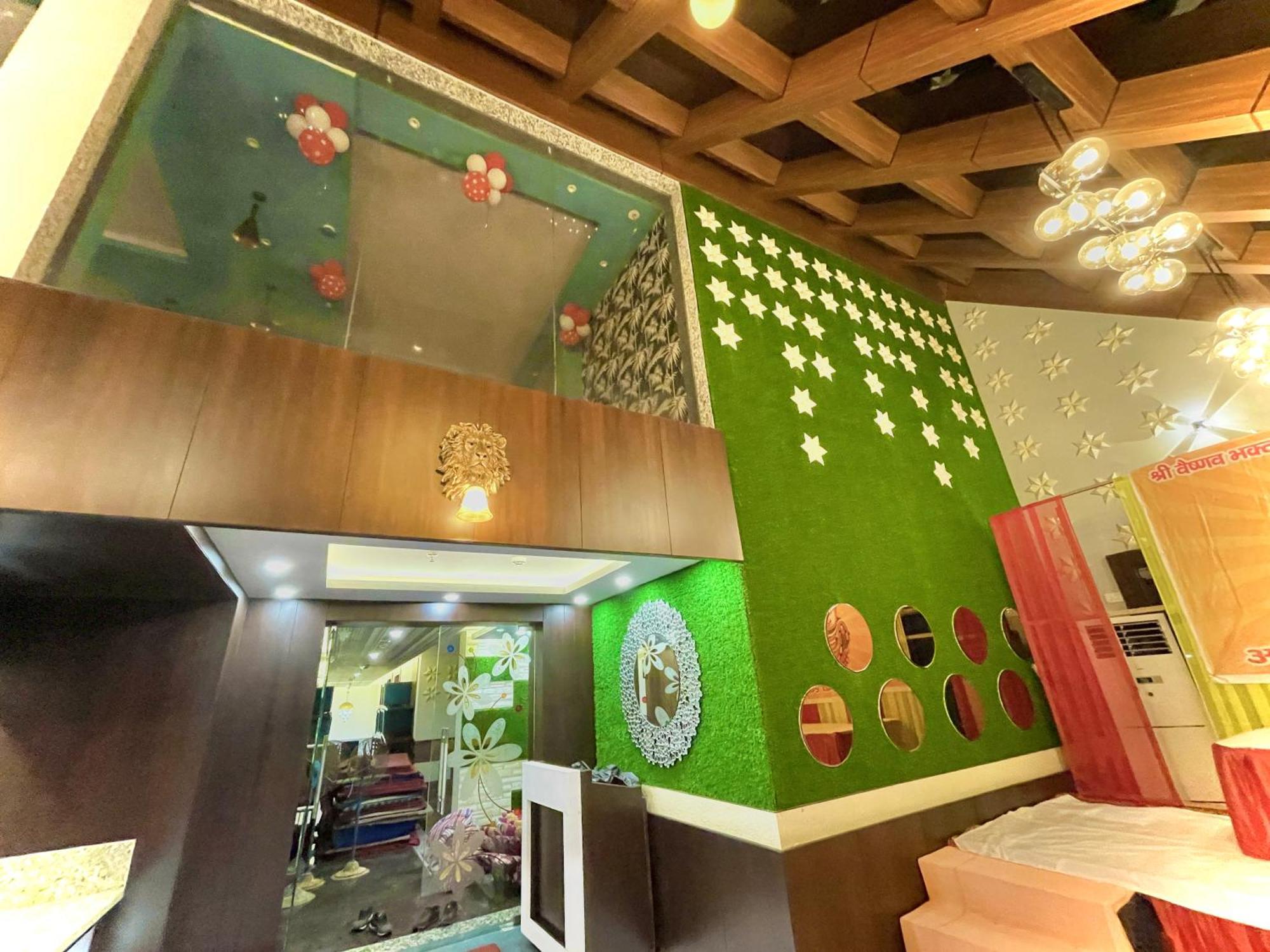 Hotel Kuber Palace ! Puri Near-Sea-Beach-And-Temple Fully-Air-Conditioned-Hotel With-Lift-And-Parking-Facility Buitenkant foto