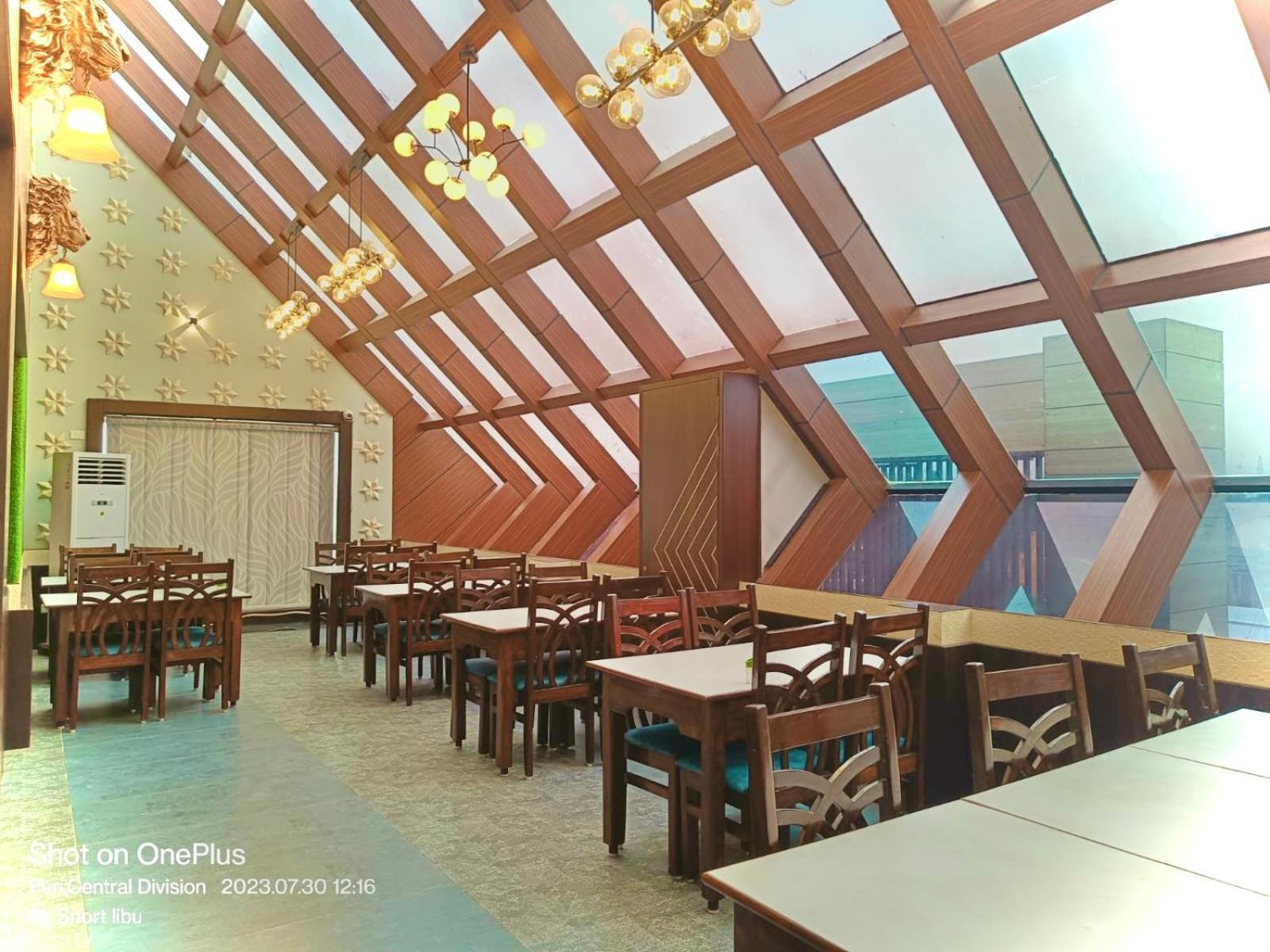Hotel Kuber Palace ! Puri Near-Sea-Beach-And-Temple Fully-Air-Conditioned-Hotel With-Lift-And-Parking-Facility Buitenkant foto