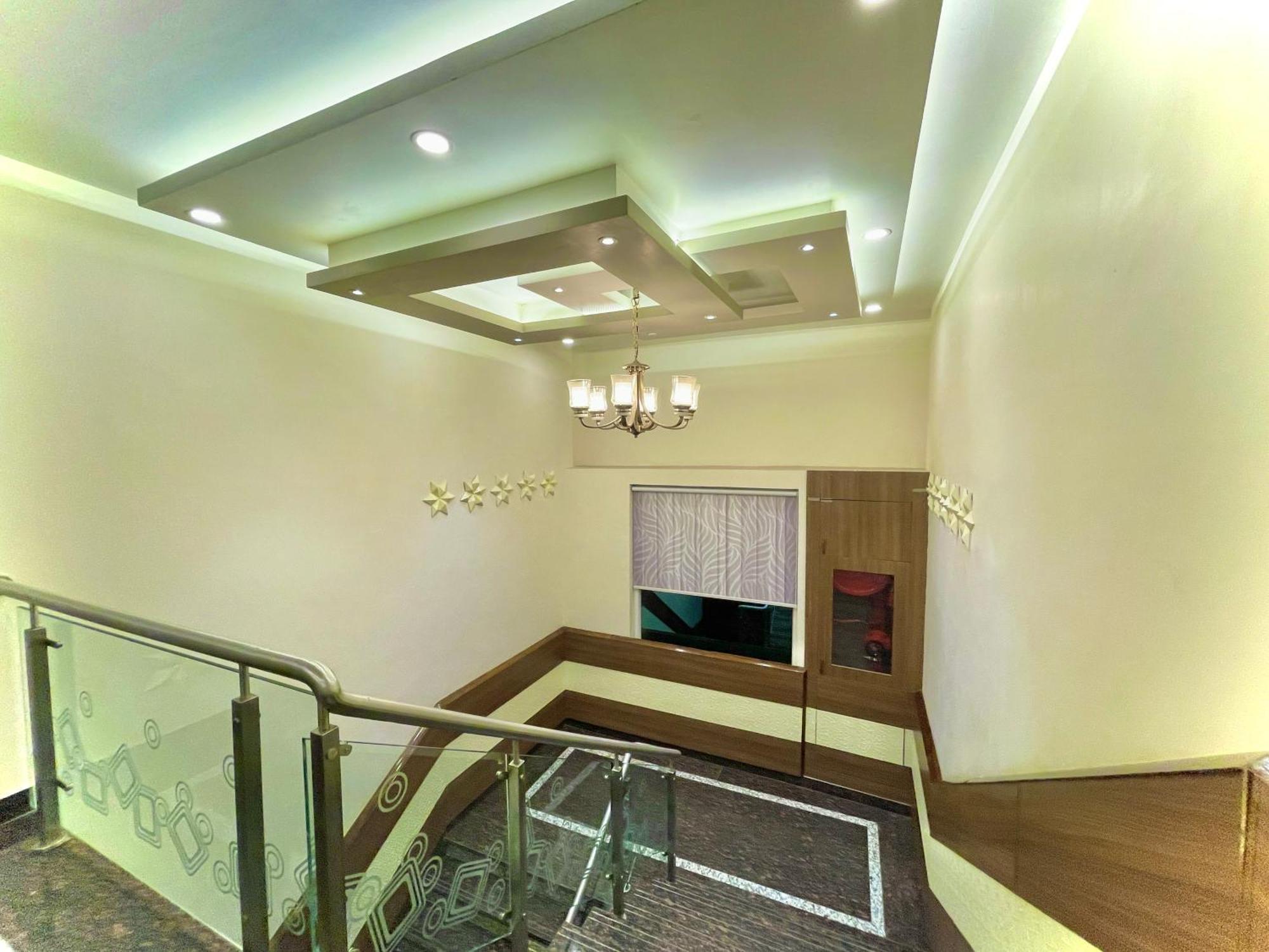 Hotel Kuber Palace ! Puri Near-Sea-Beach-And-Temple Fully-Air-Conditioned-Hotel With-Lift-And-Parking-Facility Buitenkant foto