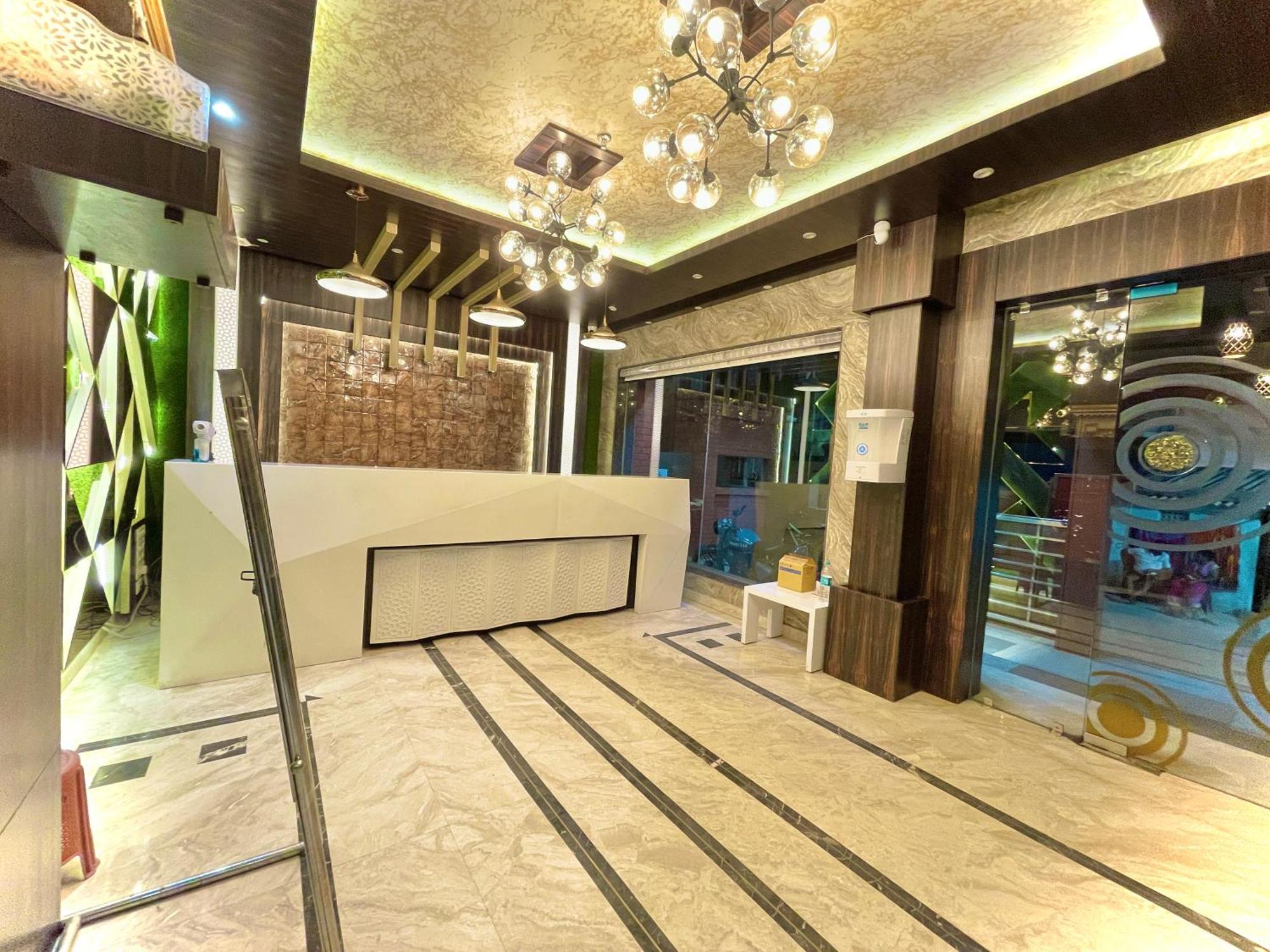 Hotel Kuber Palace ! Puri Near-Sea-Beach-And-Temple Fully-Air-Conditioned-Hotel With-Lift-And-Parking-Facility Buitenkant foto
